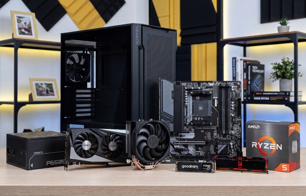 Komputer MAD DOG Powered by Gigabyte C102-A02DR16 Podzespoły komputerowe, w tym płyta główna, karta graficzna z trzema wentylatorami, procesor w pudełku, zasilacz i pamięć RAM ułożone obok obudowy