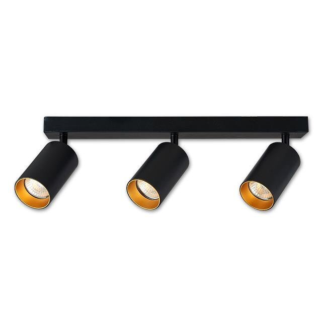 Czarna lampa reflektorowa z trzema regulowanymi spotami, każdy z nich ma złote wnętrze. Lampa jest zamontowana na prostokątnej listwie sufitowej.