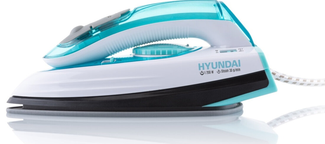Żelazko w kolorze białym i turkusowym z widocznym logo HYUNDAI oraz napisami \'1200 W\' i \'steam 30 g/min\'.