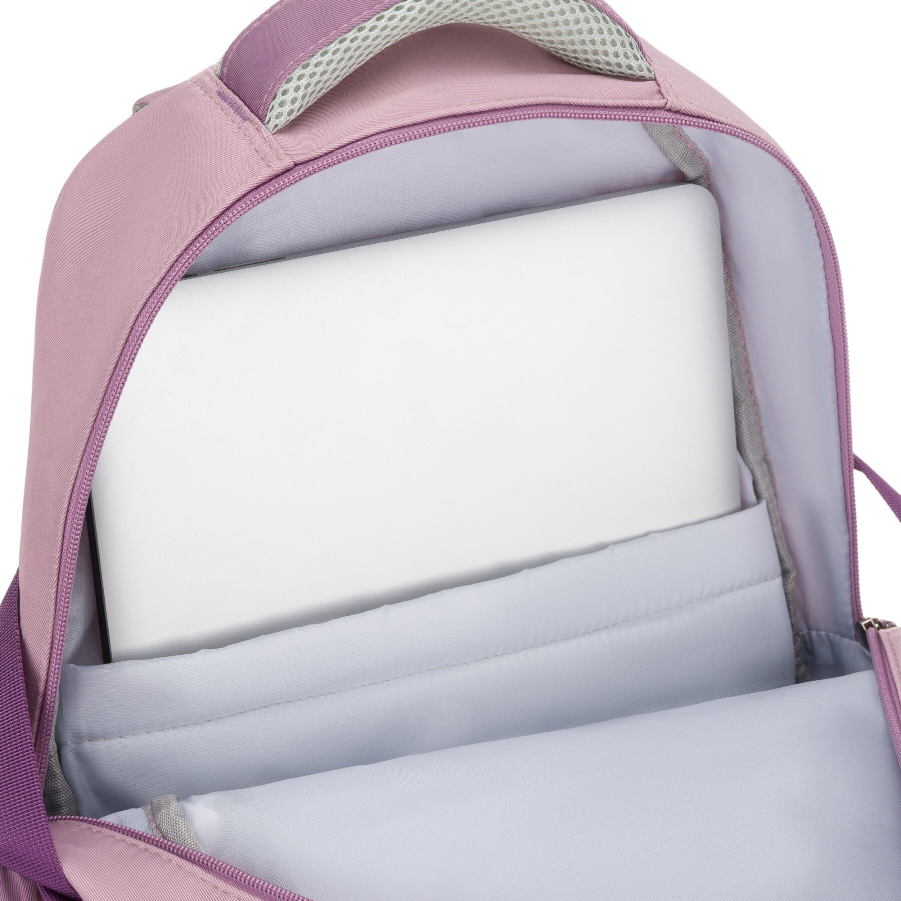 Wnętrze plecaka w kolorze fioletowym z białą przegrodą na laptopa. Widoczny jest uchwyt z siateczkowym wykończeniem.