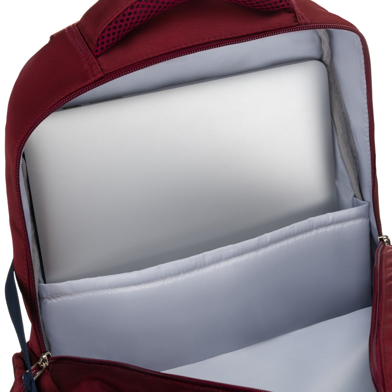 Wnętrze bordowego plecaka z widoczną komorą na laptopa oraz dodatkową przegrodą. Materiał wewnętrzny jest jasnoszary.