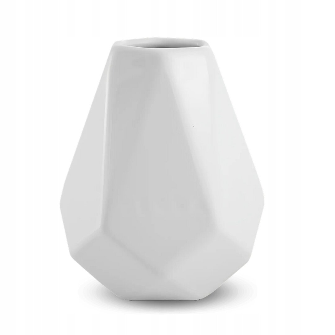 Biała, geometryczna tykwa o wielościennym kształcie, przeznaczona do picia yerba mate.