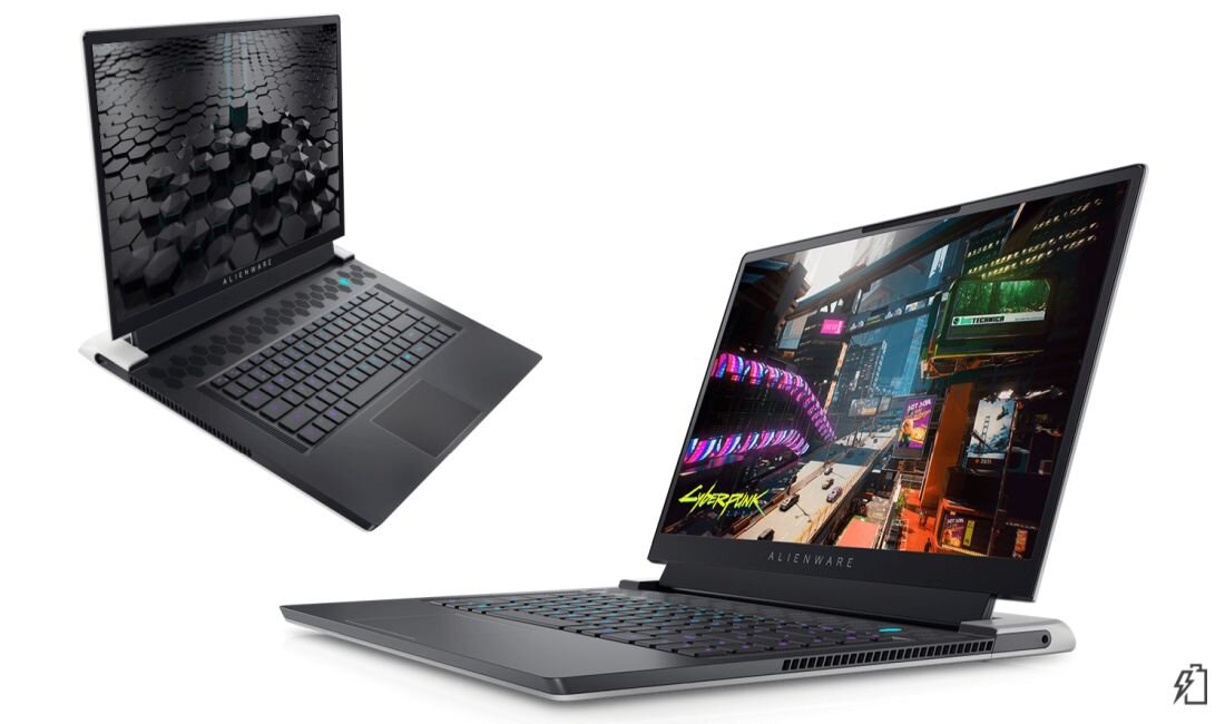 Dwa laptopy z logo Alienware, jeden z wyświetlaczem pokazującym grafikę z grą, drugi z abstrakcyjnym wzorem na ekranie.