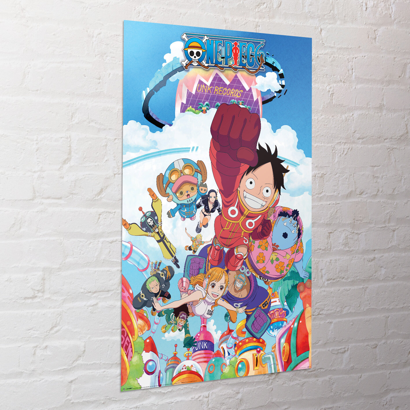 Plakat przedstawia postacie z anime \'One Piece\' w dynamicznej scenie na tle kolorowego, futurystycznego krajobrazu. Widoczny jest napis \'ONE PIECE\' oraz \'PUNK RECORDS\'.