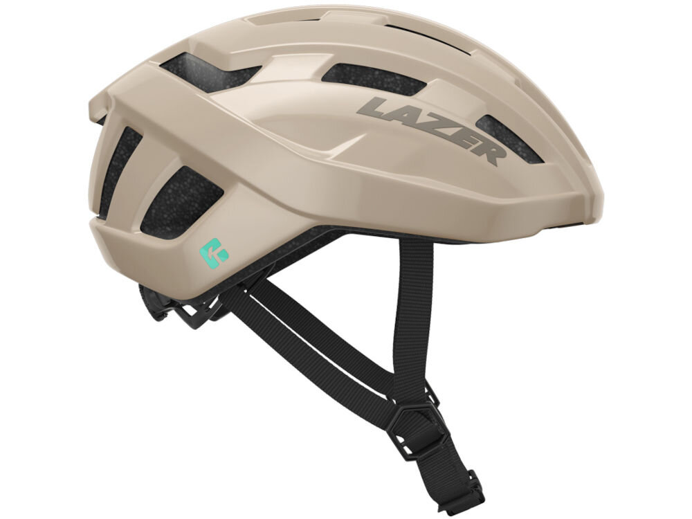 Beżowy kask rowerowy z czarnymi paskami i otworami wentylacyjnymi. Na kasku widoczne jest logo \'LAZER\'.