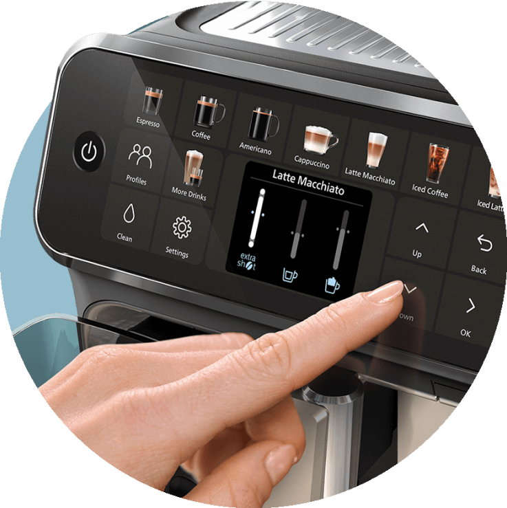 Panel dotykowy ekspresu do kawy z widocznymi ikonami napojów, takimi jak Espresso, Coffee, Americano, Cappuccino, Latte Macchiato, Iced Coffee. Na ekranie wyświetla się opcja \'Latte Macchiato\' z możliwością regulacji intensywności i ilości kawy.