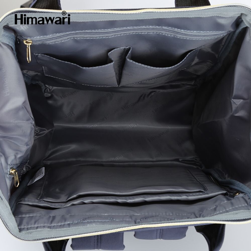 Wnętrze plecaka z szarym materiałem, widoczne kieszenie i zamek błyskawiczny. Logo \'Himawari\' znajduje się w lewym górnym rogu.