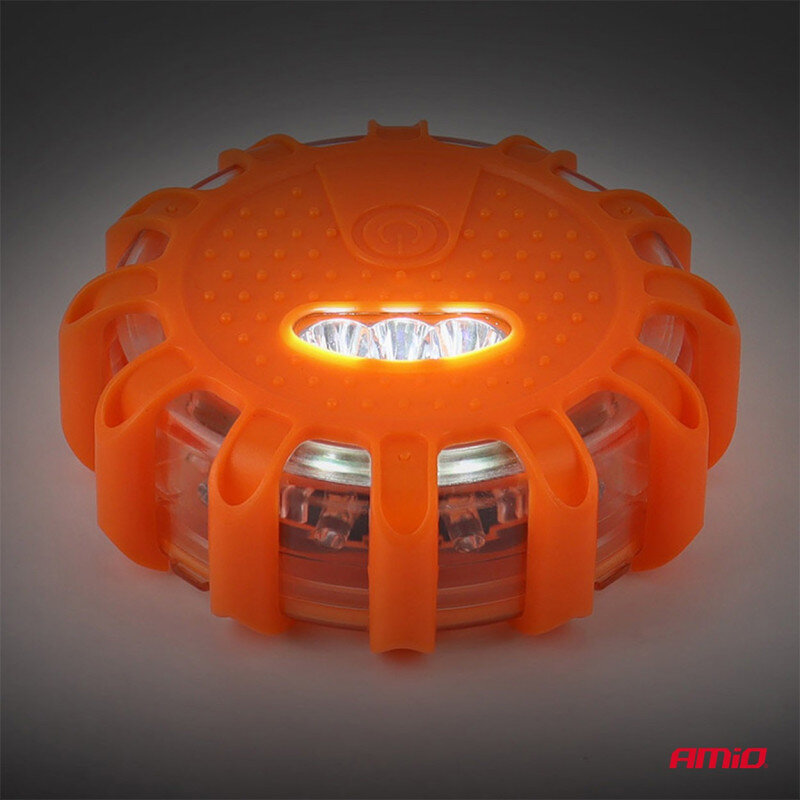 Pomarańczowa lampa ostrzegawcza z przezroczystą obudową, emitująca jasne światło LED. W prawym dolnym rogu widoczne jest logo \'AMiO\'.