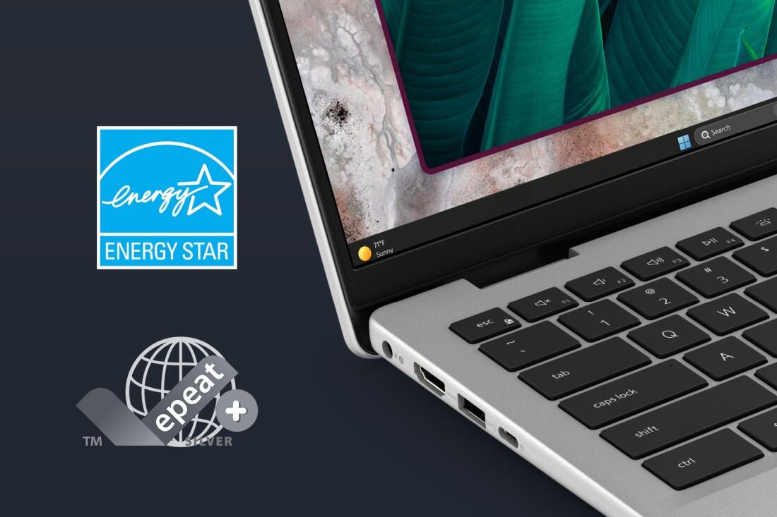 Na obrazie widoczny jest fragment laptopa z klawiaturą i ekranem, na którym wyświetlany jest interfejs systemu operacyjnego. Obok laptopa znajdują się logotypy \'Energy Star\' i \'epeat\'.