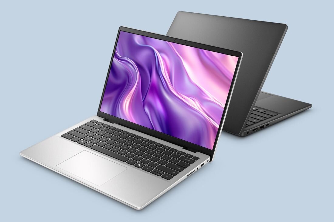 Na obrazie widoczne są dwa laptopy, jeden otwarty z wyświetlaczem pokazującym abstrakcyjną grafikę w odcieniach fioletu, drugi zamknięty. Oba laptopy mają nowoczesny design i są umieszczone na jasnym tle.