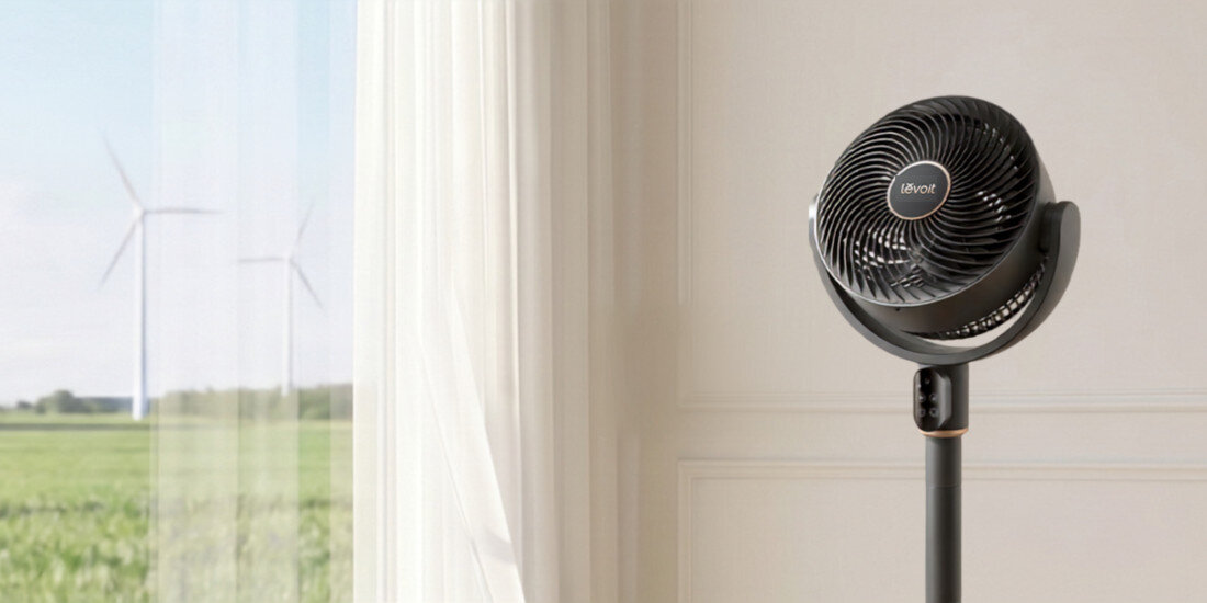 Wentylator LEVOIT CoreBreeze HEAPCFLVNEU0009Y zdjęcie lifestyle prosty wentylator