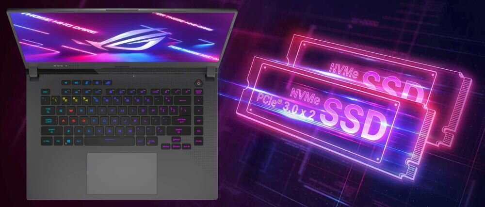 Obraz przedstawia laptop z podświetlaną klawiaturą oraz logo ROG na ekranie. Obok widoczne są dwa symbole NVMe SSD z napisem \'PCIe 3.0 x2\'.