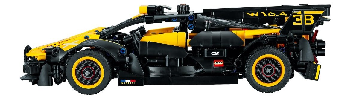 Model samochodu wyścigowego z klocków LEGO w kolorach czarnym i żółtym, z widocznymi napisami \'W16.4\' i \'CSR\'. Na modelu znajdują się również logo \'LEGO\' i \'BUGATTI\'.