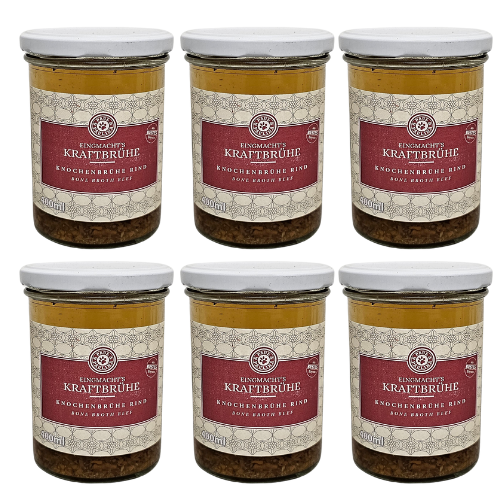 Na obrazie widoczne są słoiki z etykietą \'EINMACHER\'S KRAFTBRÜHE KNOCHENBRÜHE RIND BONE BROTH BEEF\'. Słoiki są ustawione w dwóch rzędach po trzy sztuki.