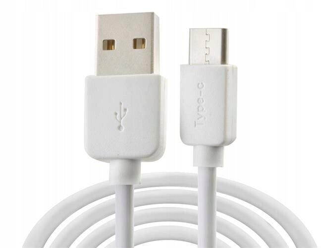 Na obrazie widoczny jest biały kabel USB z końcówkami USB-A i USB-C. Na końcówce USB-C widnieje napis \'Type-C\'.