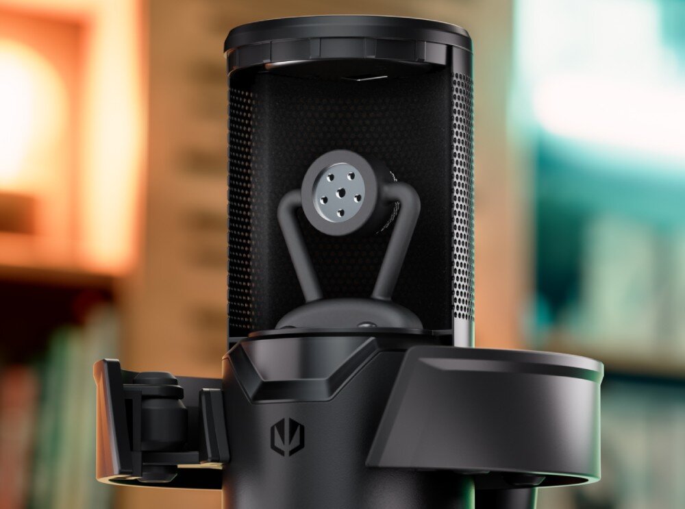 Mikrofon ENDORFY Solum 2 Pro Zbliżenie na wnętrze mikrofonu z widoczną kapsułą nagrywającą znajdującą się za metalową siatką osłonową