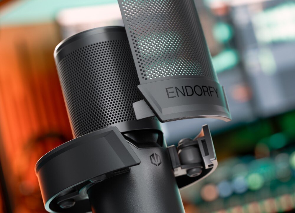 Mikrofon ENDORFY Solum 2 Boom Arm Zbliżenie na kosz antywstrząsowy oraz mocowanie siatkowego pop-filtra z logo producenta