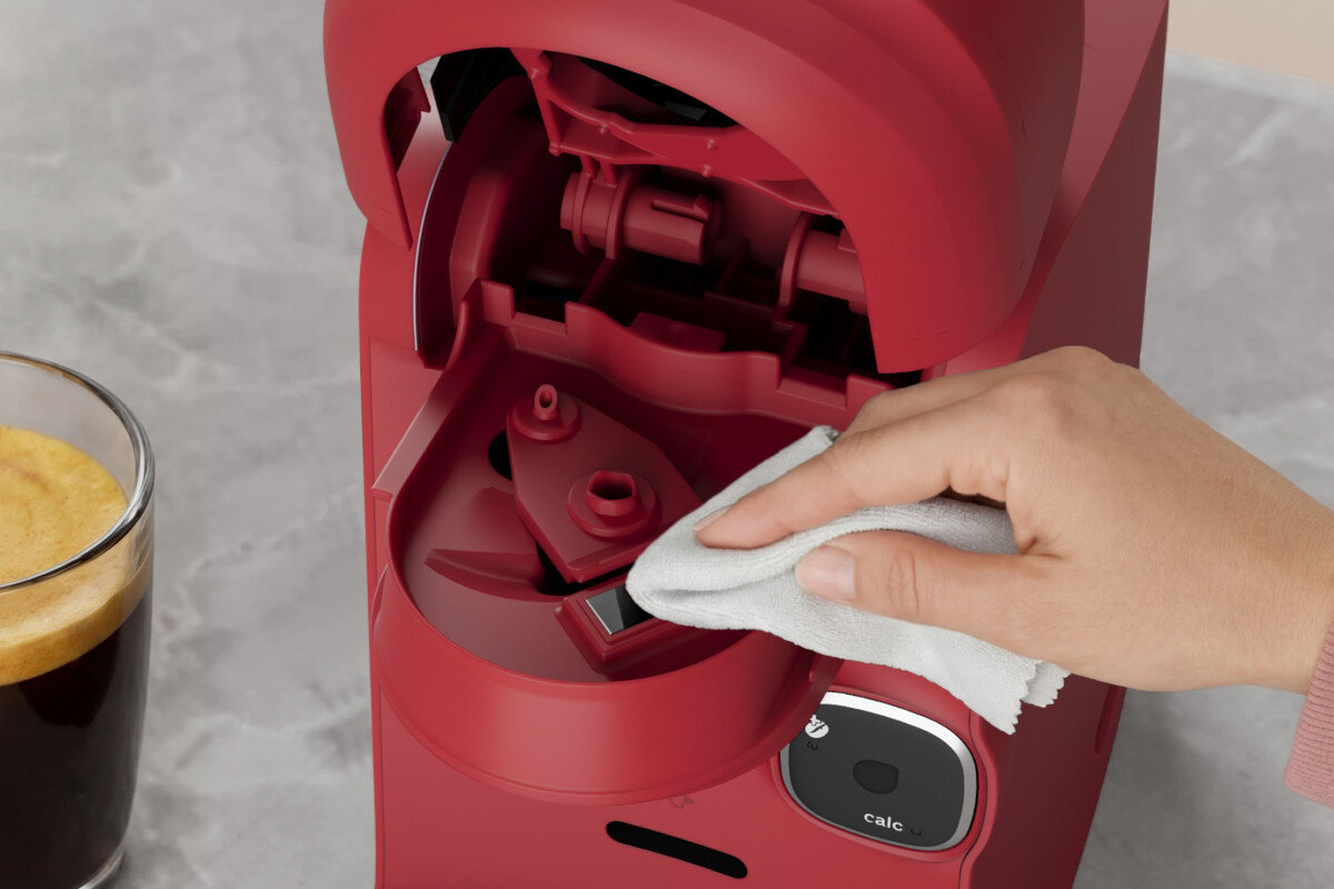 Ekspres BOSCH Tassimo Harmony Plus TAS173B automatycznie rozpoznaje kapsułki i rodzaj napoju Czerwony