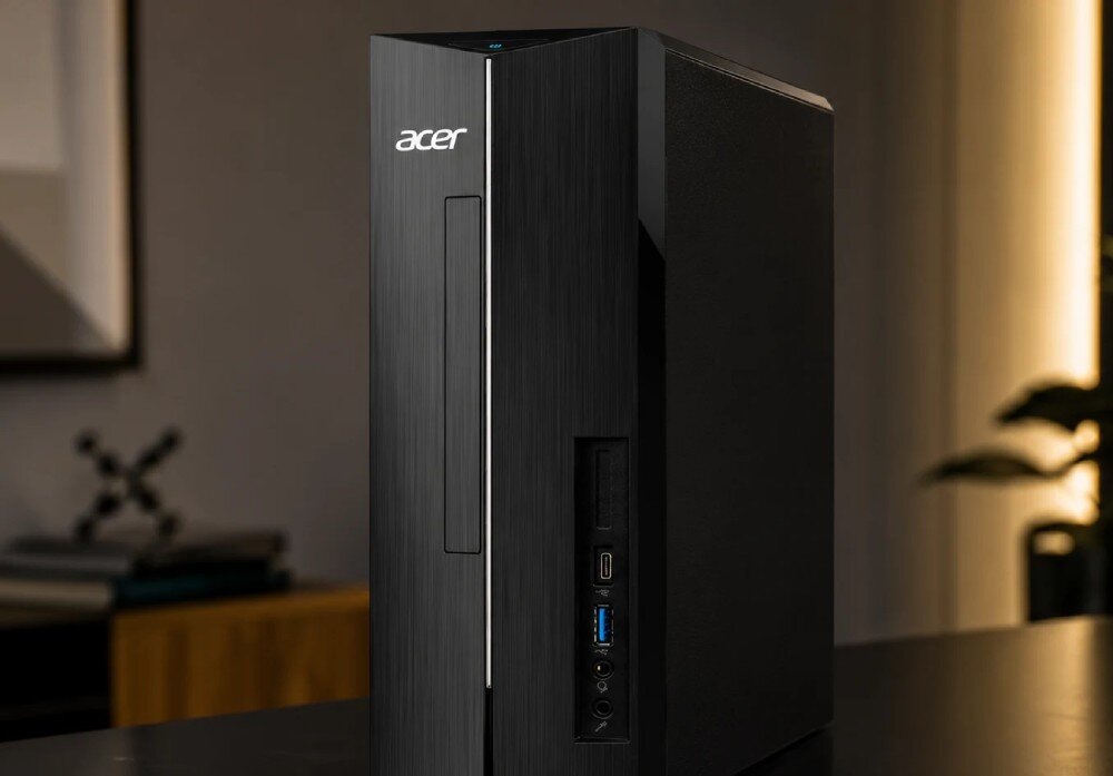 Komputer ACER Aspire XC-1710 Zbliżenie na przednią obudowę komputera ustawionego na stole