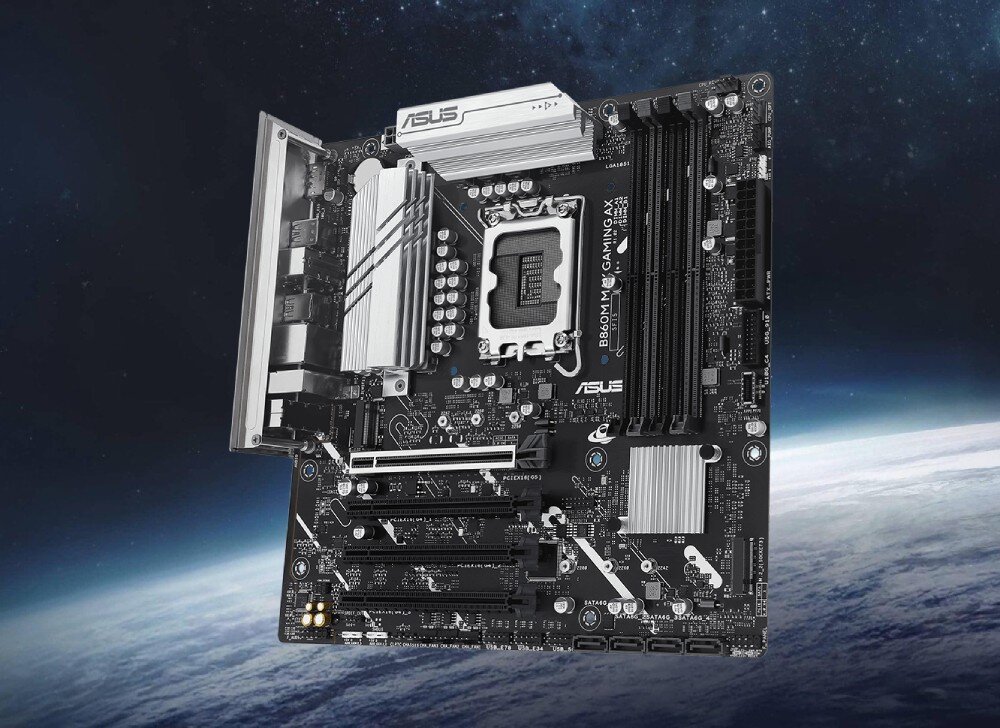 Komputer MAD DOG Powered By Asus DEEPCOOL360-U02WR32WH Płyta główna w formacie micro-ATX ukazana pod kątem na tle przestrzeni kosmicznej z widoczną w oddali krzywizną planety i gwiazdami