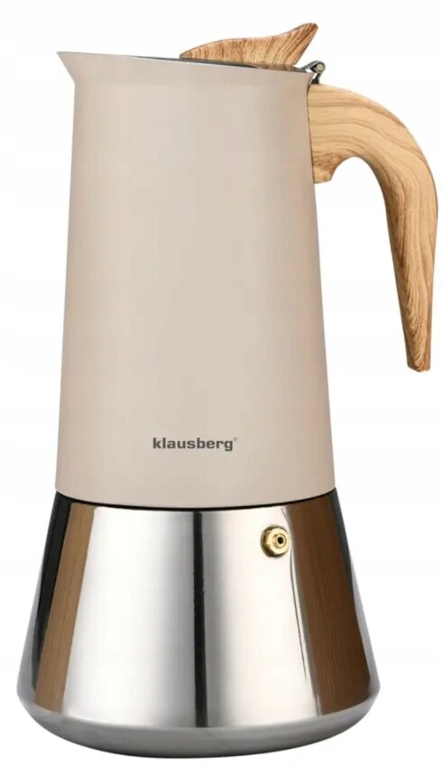 Kawiarka o pojemności 600 ml z beżowym korpusem i drewnianym uchwytem. Na korpusie widoczne jest logo \'klausberg\'.