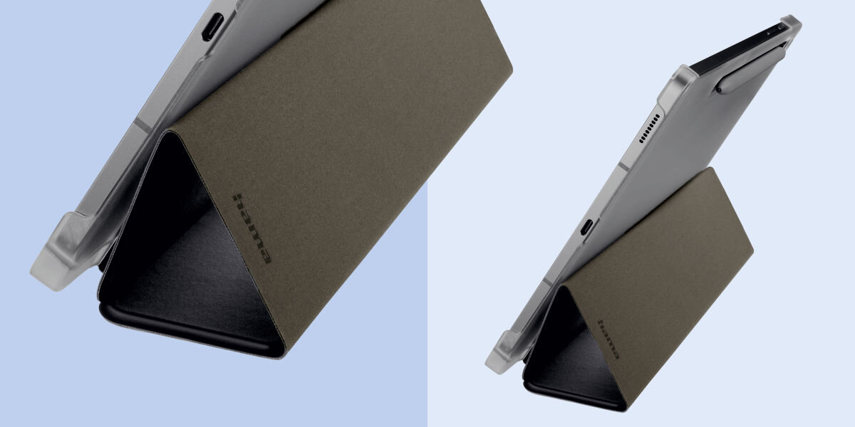 Etui na tablet w kolorze czarnym z widocznym logo \'Hama\', ustawione w pozycji stojącej. Etui ma przezroczyste elementy i jest pokazane na jasnym tle.