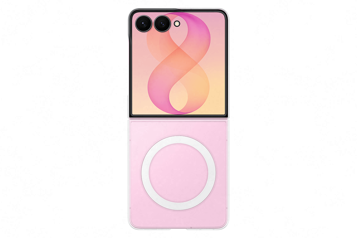 Rozłożony telefon Galaxy Z Flip8 w kolorze różowym z nałożonym przezroczystym etui magnetycznym Obraz przedstawia przezroczyste etui na telefon z różowym akcentem i okrągłym wzorem na dolnej części. Górna część telefonu pokazuje ekran z gradientowym tłem i trzema obiektywami aparatu.