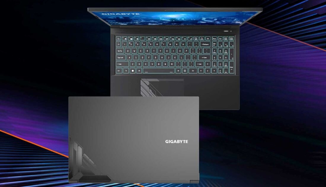 Obraz przedstawia otwarty laptop z podświetlaną klawiaturą oraz zamknięty laptop z widocznym logo \'GIGABYTE\' na obudowie. Tło jest kolorowe, z dynamicznymi liniami w odcieniach niebieskiego i fioletowego.