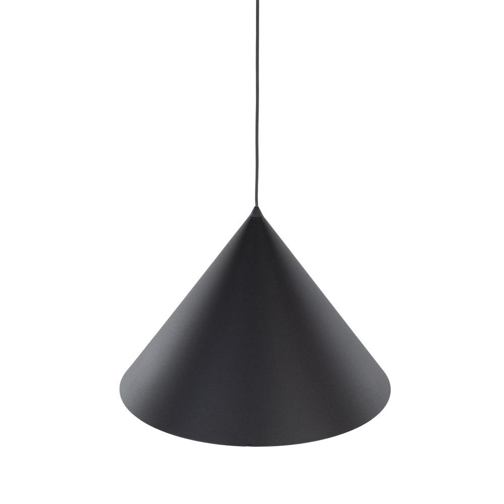 Czarna, stożkowa lampa wisząca z regulowanym przewodem. Lampa ma gładką powierzchnię i prosty, nowoczesny design.