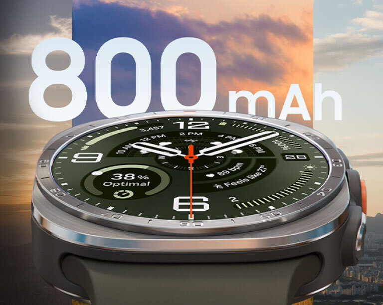 Nawet do 60h niepowstrzymanej mocy Na obrazie widoczny jest smartwatch z okrągłą tarczą, na której wyświetlane są różne informacje, takie jak czas, data i poziom naładowania baterii. W tle znajduje się napis \'800 mAh\'.