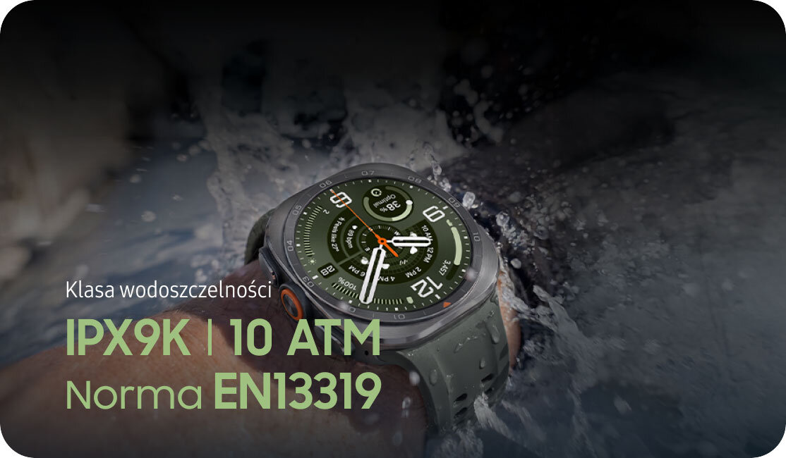 Certyfikat zgodności przyrządów nurkowych EN13319 Na obrazie widoczny jest smartwatch z okrągłą tarczą, zanurzony w wodzie. Obok zegarka znajduje się tekst: \'Klasa wodoszczelności IPX9K | 10 ATM Norma EN13319\'.