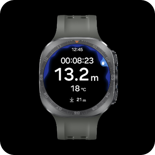 zegarek3 Smartwatch z okrągłym wyświetlaczem pokazuje czas 00:08:23, głębokość 13.2 m, temperaturę 18°C i strzałkę wskazującą 21 m. Pasek zegarka jest ciemny, a obudowa ma metaliczny wygląd.