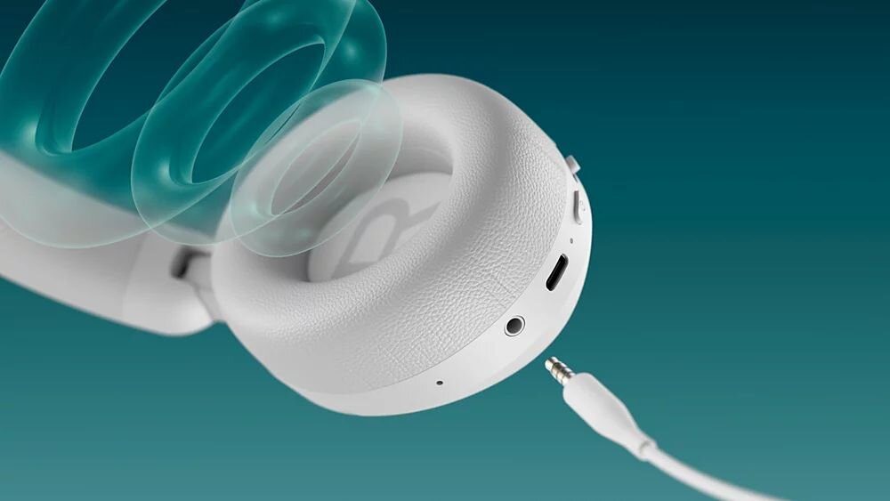 Słuchawki nauszne PHILIPS TAH6000WT ANC, przetworniki 40 mm, Dynamic Bass, kabel audio 3,5 mm, USB-C, kadr słuchawki na turkusowym tle
