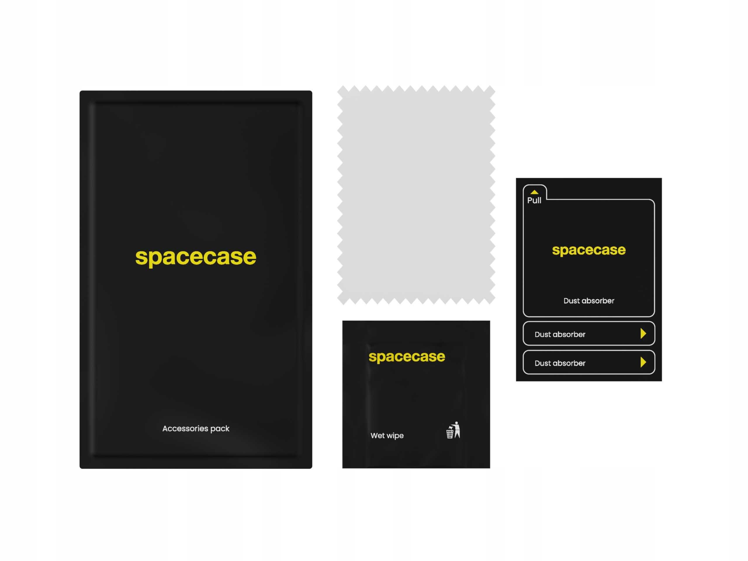 Na obrazie widoczne są elementy zestawu do montażu szkła hartowanego: czarna koperta z napisem \'spacecase Accessories pack\', szara ściereczka, czarna saszetka z napisem \'spacecase Wet wipe\' oraz karta z napisem \'spacecase Dust absorber\'.