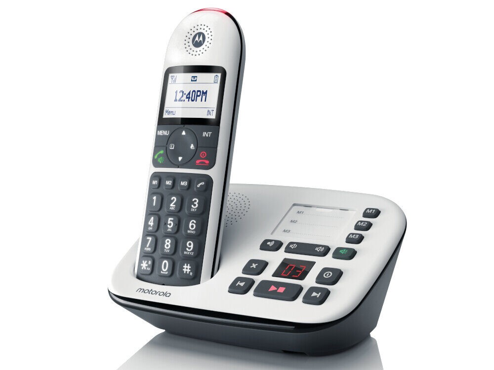 Na obrazie widoczny jest biały telefon stacjonarny z dużymi przyciskami i wyświetlaczem pokazującym godzinę 12:40 PM. Na podstawie telefonu znajduje się logo \'motorola\'.