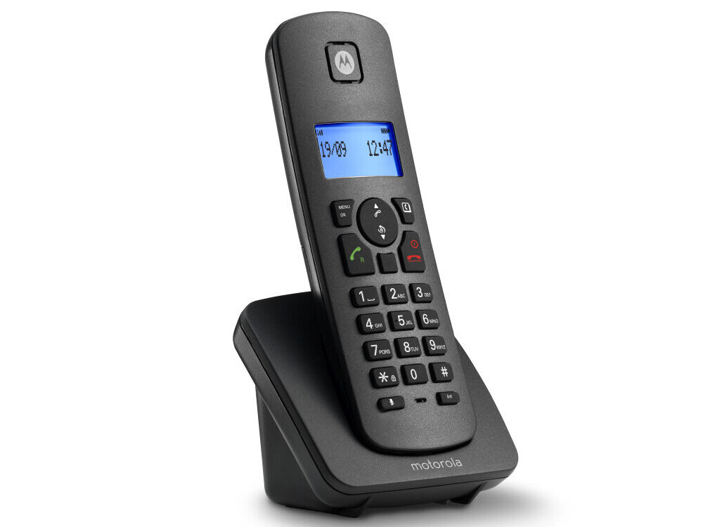 Czarny telefon bezprzewodowy z wyświetlaczem pokazującym datę \'19/09\' i godzinę \'12:47\', umieszczony na stacji dokującej. Na obudowie widoczne jest logo \'Motorola\'.