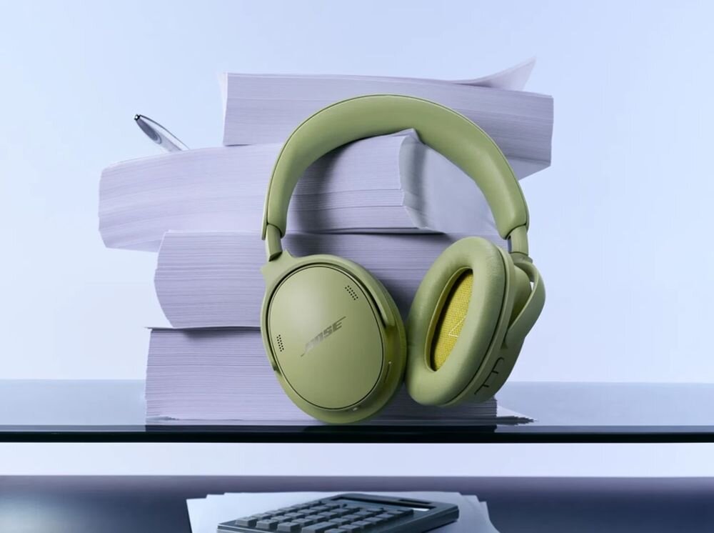 Słuchawki nauszne BOSE QuietComfort 2ND Gen ANC z portem USB-C i wymaganym zasilaniem 1,8 W oraz 2,5 W, słuchawki zawieszone na kancie książki