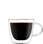 Szklanka z czarną kawą, nad którą widnieje napis \'AMERICANO\'.
