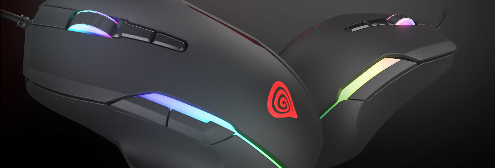 Czarna mysz komputerowa z podświetleniem RGB i logo w kształcie spirali. Widoczne są przyciski boczne oraz przewód zasilający.