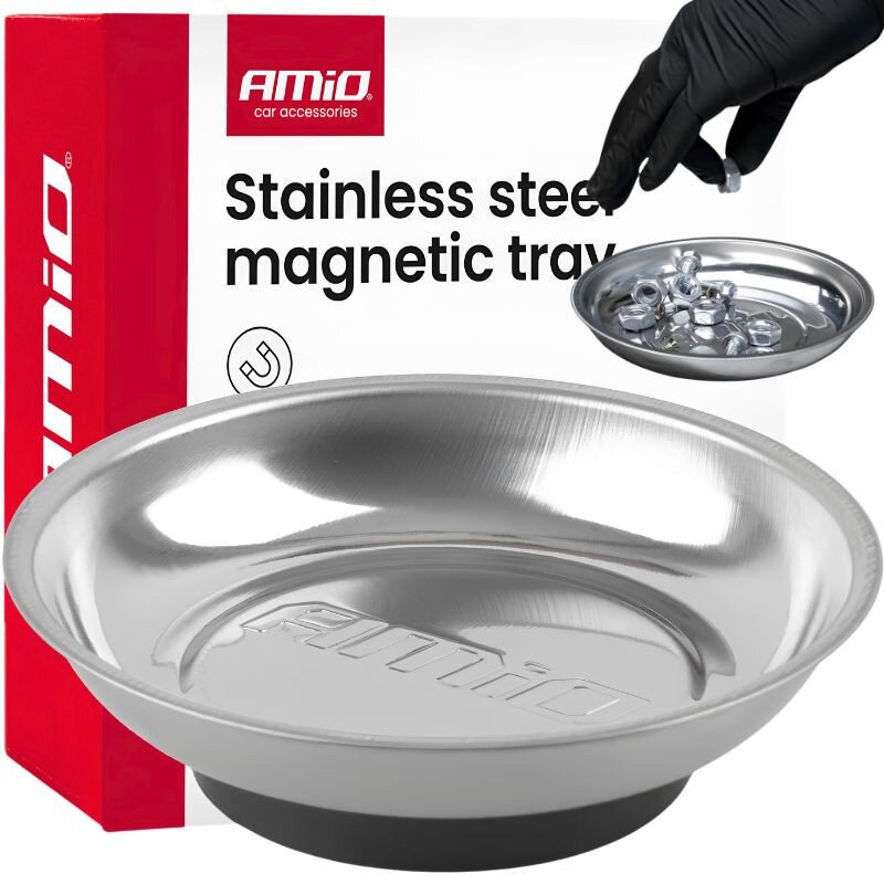 Na obrazie widoczna jest okrągła, metalowa miska magnetyczna z logo \'AMiO\' oraz opakowanie z napisem \'Stainless steel magnetic tray\'. Obok miski widoczna jest ręka w rękawiczce trzymająca metalowe elementy.