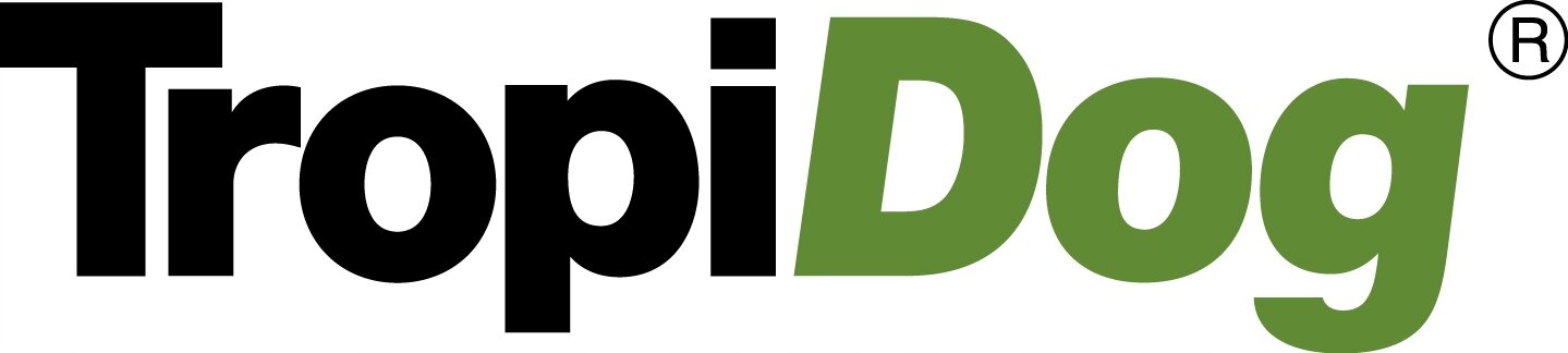 Logo z napisem \'TropiDog\' w kolorach czarnym i zielonym.