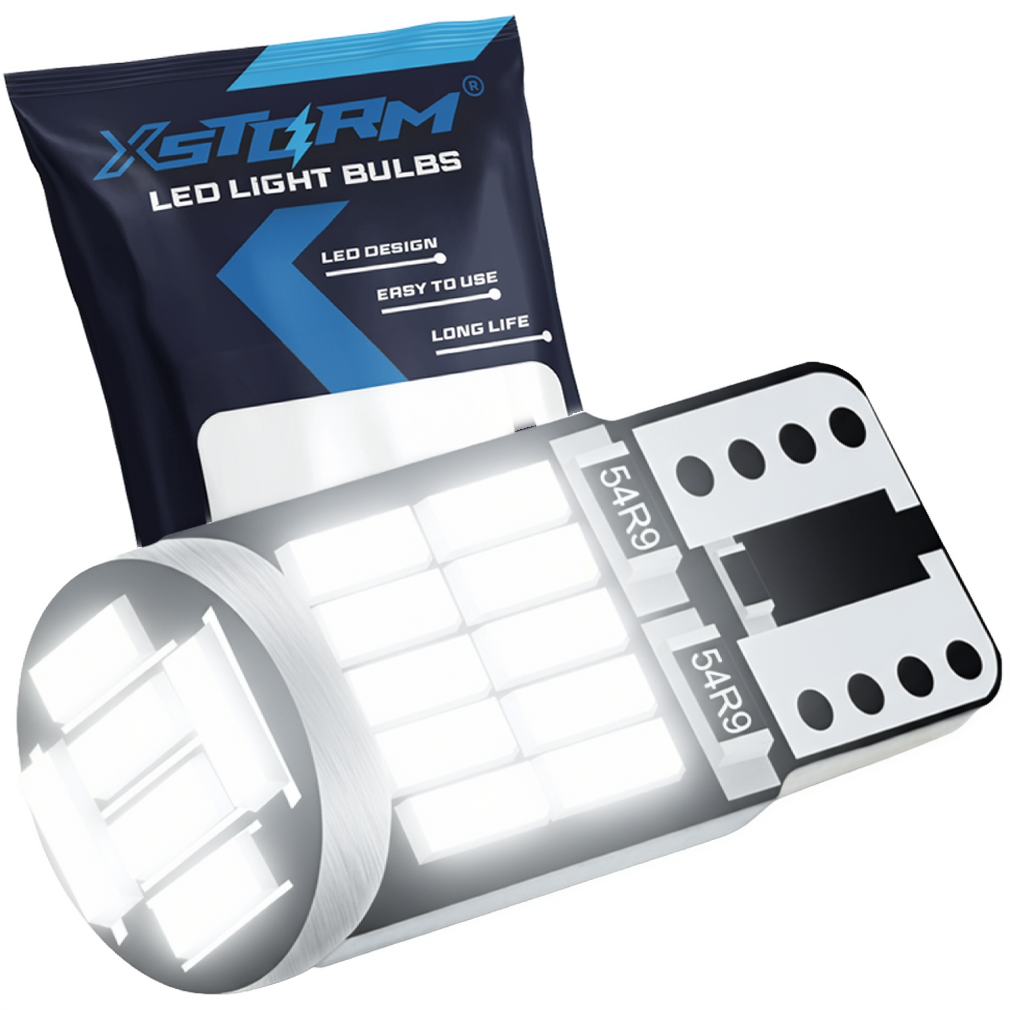 Obraz przedstawia żarówkę LED z widocznymi diodami oraz opakowanie z napisem \'XSTORM LED LIGHT BULBS\'. Na opakowaniu znajdują się hasła: \'LED DESIGN\', \'EASY TO USE\', \'LONG LIFE\'.