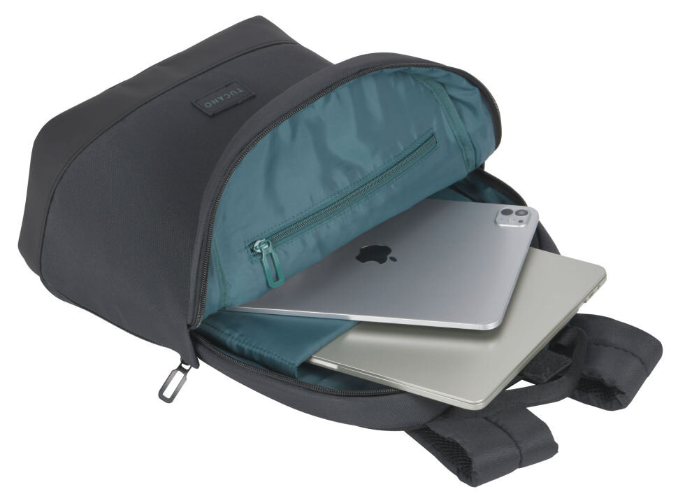 Czarny plecak z otwartą komorą, w której znajduje się laptop i tablet. Wnętrze plecaka jest wyłożone materiałem w kolorze turkusowym, a na zewnętrznej stronie widoczne jest logo \'TUCANO\'.