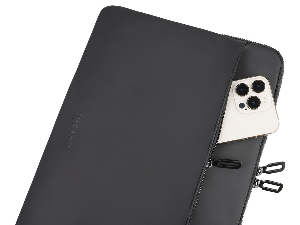 Etui na laptopa Tucano Gommo Sleeve czarne wodoodporne do laptopa PU RPET