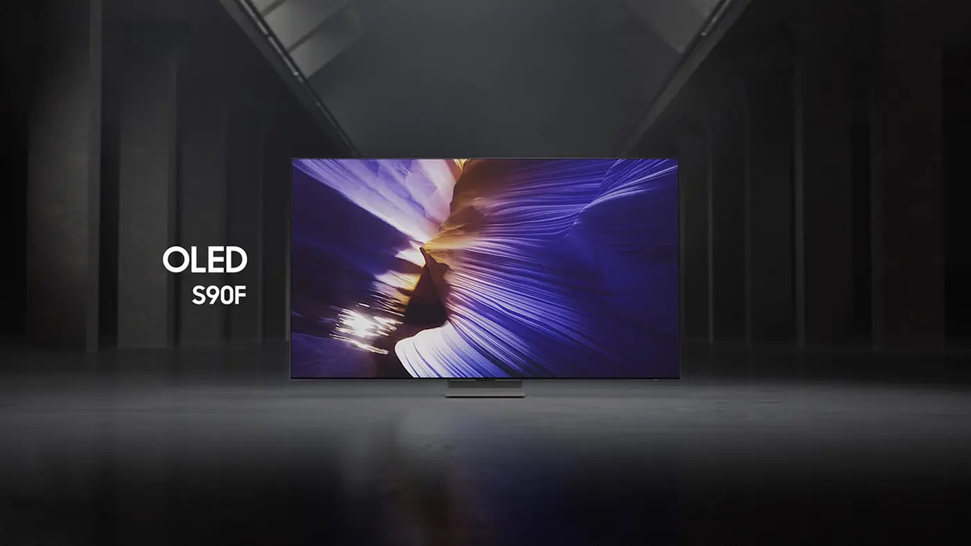 1400x788 pc s90f Telewizor z wyświetlaczem OLED prezentuje kolorowy, abstrakcyjny obraz. Obok ekranu widoczny jest napis \'OLED S90F\'.
