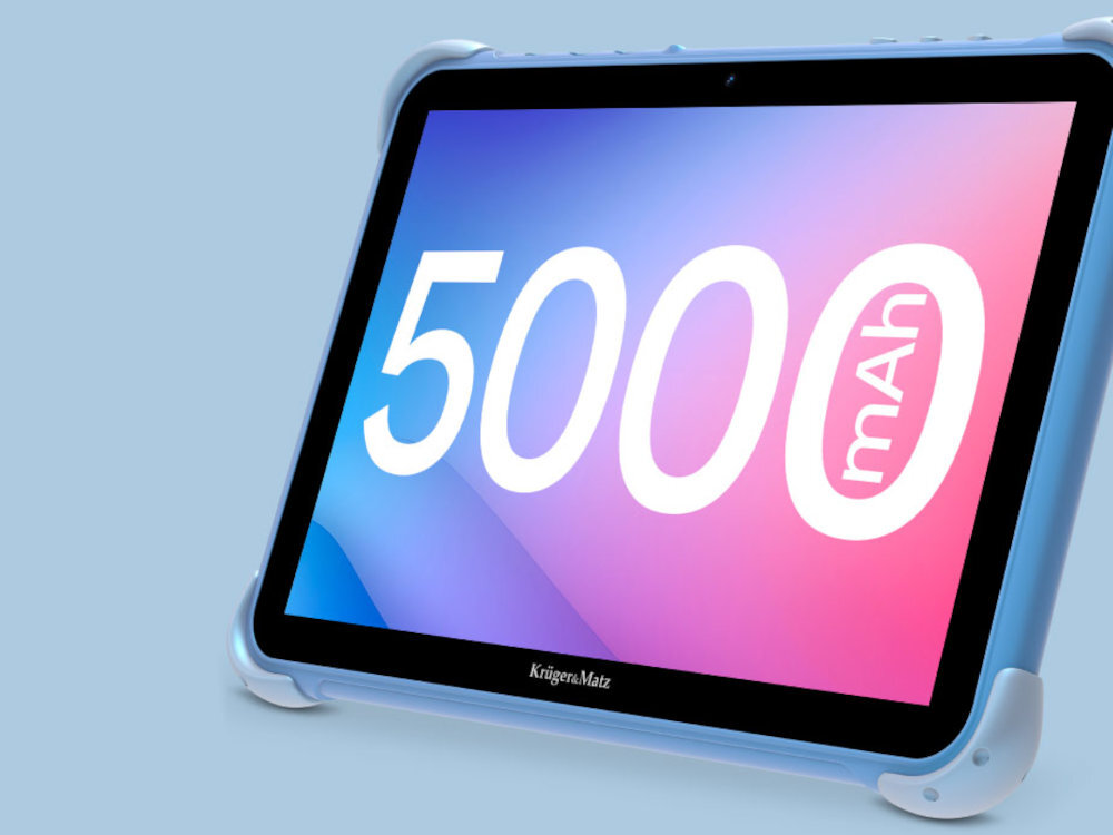 Tablet z niebieską obudową wyświetla na ekranie napis \'5000 mAh\'. Na dolnej ramce widoczne jest logo \'Kruger&Matz\'.
