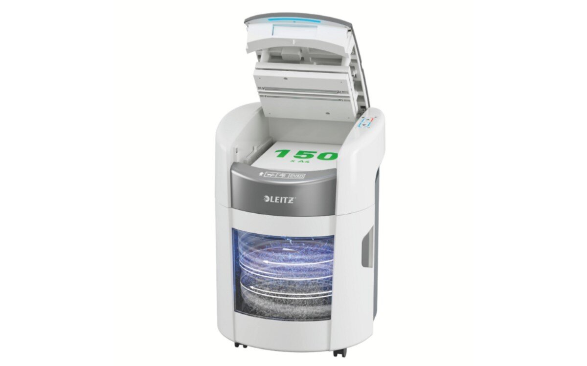 Zdjęcie niszczarki Leitz IQ Home Office 150 P5 podczas niszczenia dokumentów.