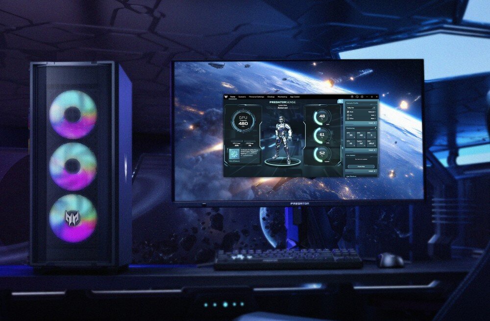 Komputer PREDATOR Orion 5000 Monitor wyświetlający oprogramowanie sterujące z interfejsem graficznym na tle grafiki z bitwą kosmiczną, obok stoi obudowa komputera i klawiatura