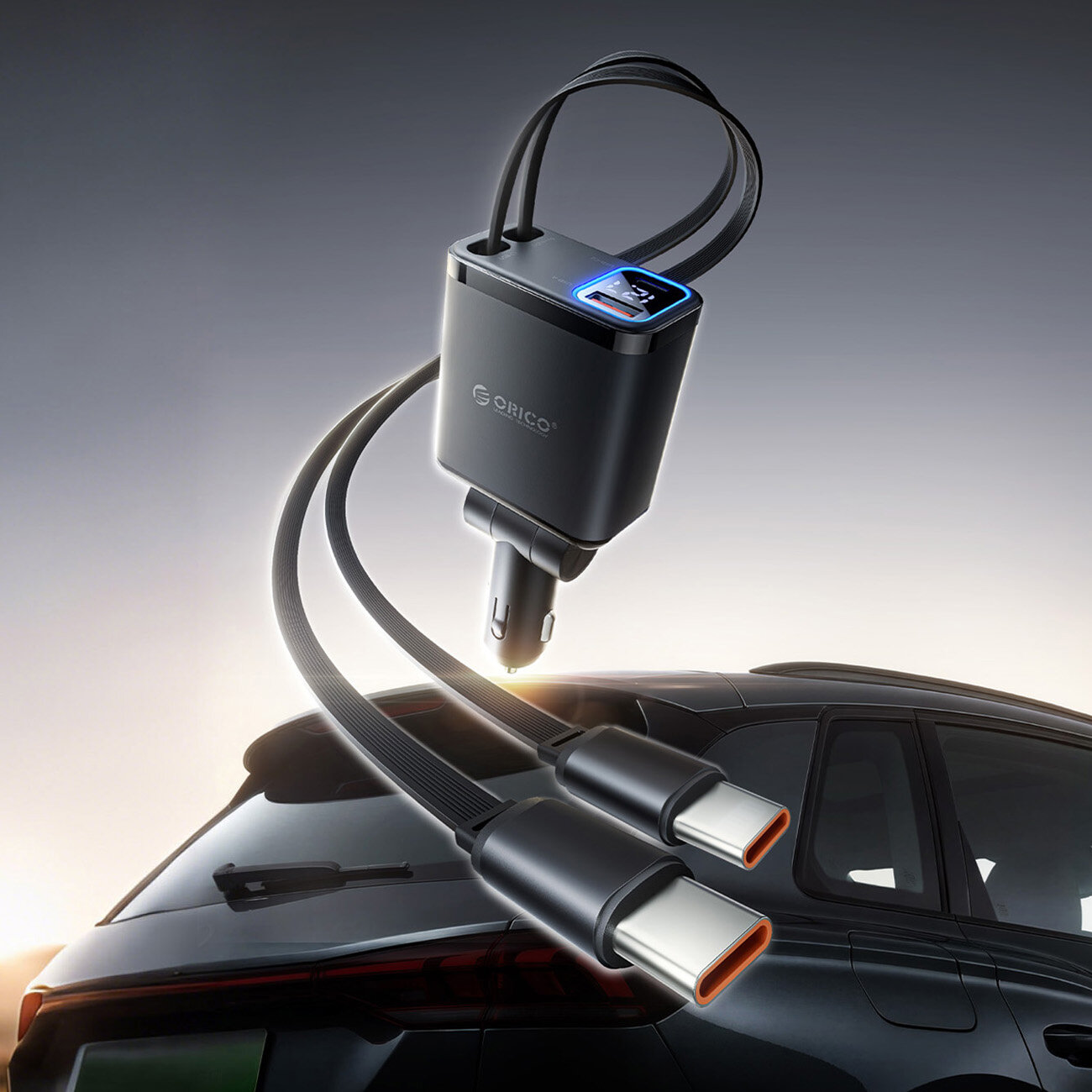 Czarna ładowarka samochodowa z logo \'Orico\' posiada dwa zwijane kable USB-C oraz porty USB-A i USB-C. W tle widoczny jest fragment samochodu.