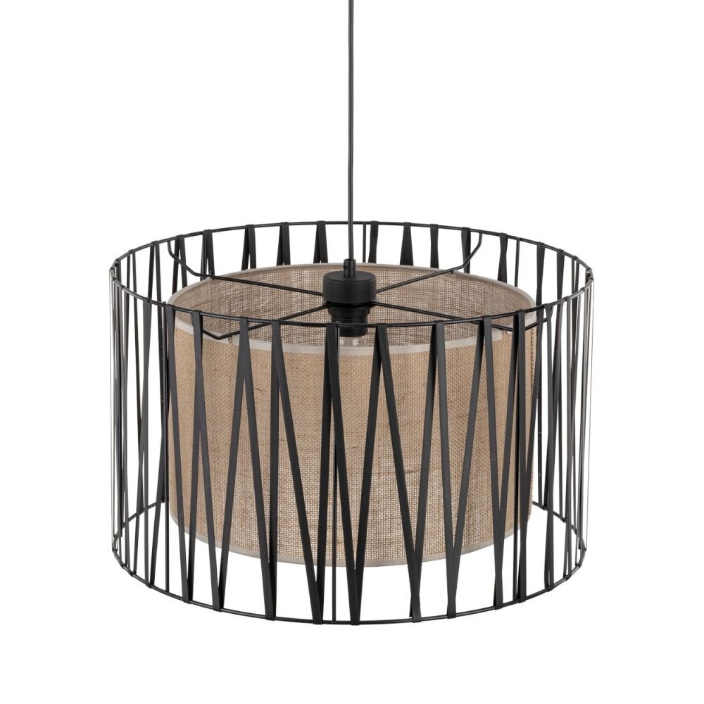 Lampa wisząca z czarnym, metalowym kloszem o geometrycznym wzorze, wewnątrz którego znajduje się brązowy abażur. Lampa jest zawieszona na czarnym przewodzie.